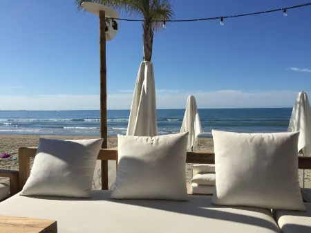 Mas Familial Face au Pic Saint Loup Avec Piscine Chauffée et Jacuzzi Extérieur