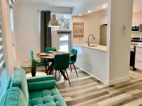 Luxurious condo in downtown Magog with wood fireplace and pool Hotels in Magog