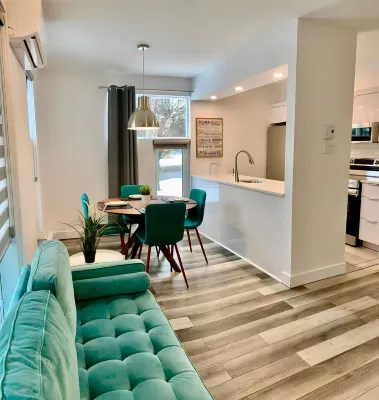 Luxurious condo in downtown Magog with wood fireplace and pool