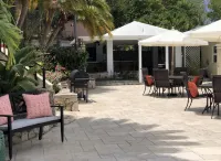 Executive 1 Br. Poolside Apt: "Kilele suite"