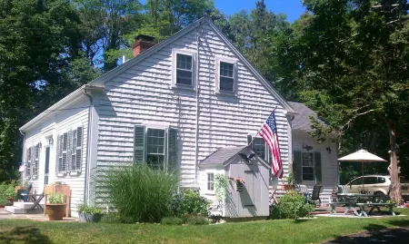 Remodeled Historical Cape House.  Close to Town, Bayside, and Ocean