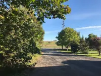 Beautiful upper unit countryside large cozy rooms near Niagara Falls Hotels in Welland