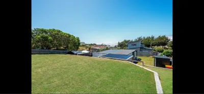 Beachy Bach - With Brand New Spa Pool! Hotels near Manawatu Caravan Club