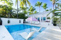 Pink Palms at Cable Beach - 4 Bedroom - 1 Minute to Beach - プライペートプール