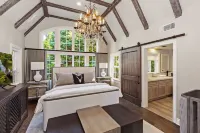 Spectacular Lake Front Retreat