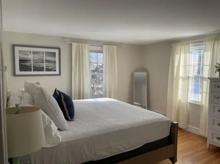 Adorable, Bright and By the Bay!