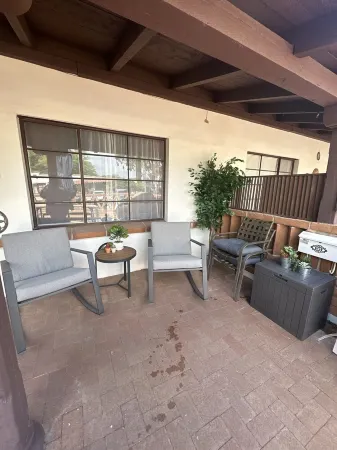 ~AZ~1BR & pullout, Very Nice, Newly Renovated, with washer, dryer, & dishwasher.