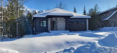 Fernie Escape Mountain Home on the Ski Hill