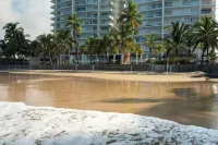 2BR condo right on the beach - Zona Dorada