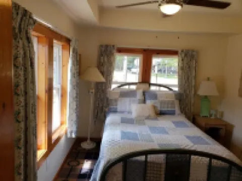 Amazing Cabin directly on Higgins Lake w/Private Boat Mooring Onsite!