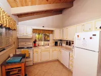 Townhouse in the mountains, close to Storyland and more! Hotels in Glen