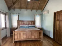 Ocean view with a pool and custom water slide! Các khách sạn gần Roatan, Honduras