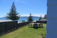 THE BLUE TRIANGLE - two storey sunny bach 奧克蘭港附近的飯店