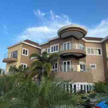 The Sun Seeker Villa Ja 4 BR , fully staffed. Great accommodation for groups. Hotel Exterior