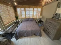 Cozy 2-bedroom house on the canal in charming Port Richey with AC, & WiFi.