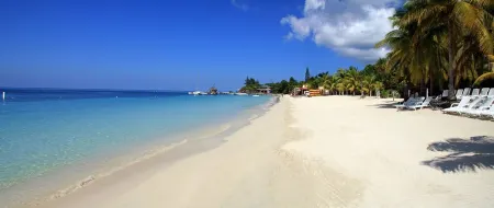 Luxurious Large Oceanfront Villa on Private Beach with Amazing Views