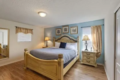 Amazing 6Bd W/ GameRoom & Pool