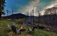Serene Pine Tree Meadows Cottage w/ Stunning Views