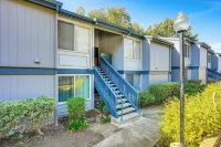 Condo about 15 Mi to Napa and 34 Mi to San Francisco!