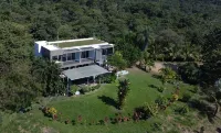 Pura Vida Luxury Villa W/King, Hotub, Pool, Yoga Platform Minutes from Beach