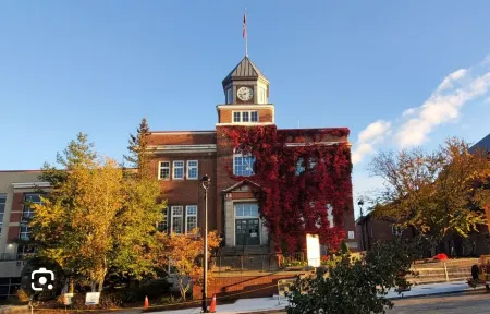 A loft retreat on a private street within walking distance to downtown! Отели в г. Хантсвилл