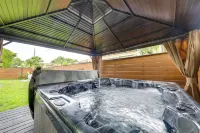 4 Mi to Beach Chic Condo in Heart of Wilton Drive Hotels in Wilton Manors