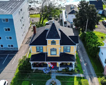 Come from Away B&B Hotels in Digby County