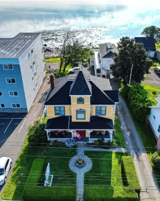 Come from Away B&B Hotels in Дігбі