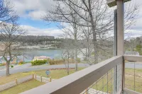 Apt w/ Lake Views - Day Trip to Virginia Tech! Hotels in Massie