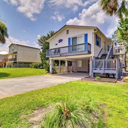Outdoor Oasis Canal-Front Home in Crystal River