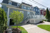 The Outlook Inn Hotel a 