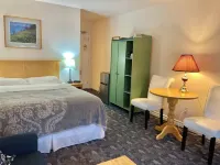 Castle Rock Country Inn Hotels in Victoria County