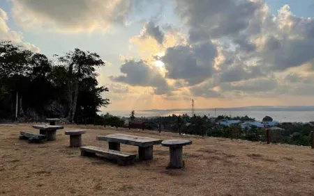 Hotel & Villa Bukit Indah Saumlaki By LeGreen Отели в г. Саумлаки