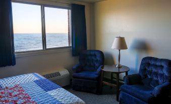 Lighthouse Inn - Two Rivers