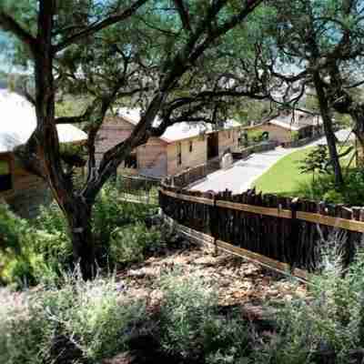 Hideout on the Horseshoe Hotel Exterior