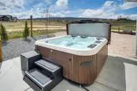 3 Mi to Bear Lake: Home w/ Hot Tub & Huge Patio! - Wifi