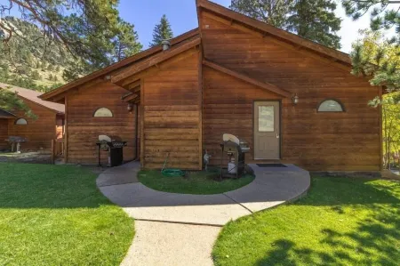 Woodlands on Fall River Отели рядом с достопримечательностью «Gem Lake»