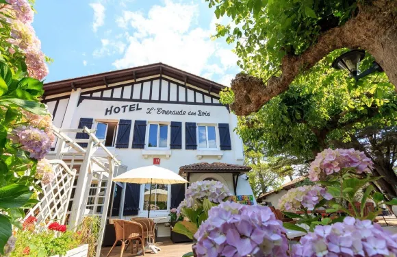 林中綠寶石酒店