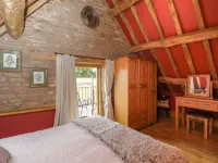 Pentre Barn Hotels in Llantilio Pertholey
