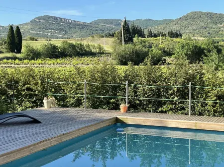 Le Domaine de La Tuilerie - Gite de Charme en Bord de Riviere Avec Piscine Отели в г. Валь-де-Дань