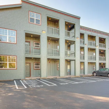 Riverfront Apt in Old Town Florence!