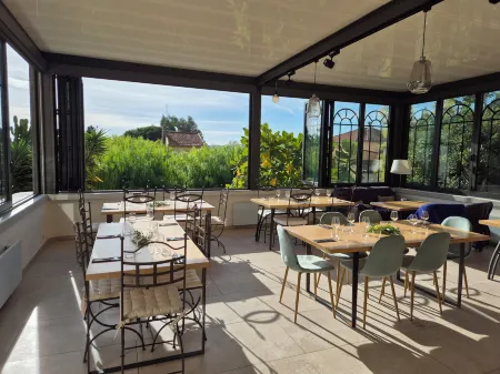 Hôtel la Petite Bohème Отели рядом с достопримечательностью «Massif des Maures»