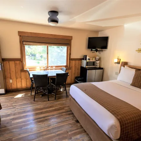 Cedar Glen Lodge