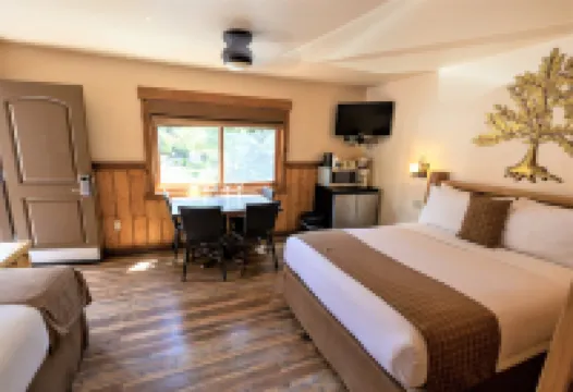 Cedar Glen Lodge