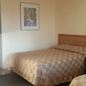 Traveller's Choice Motel