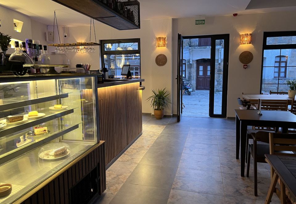 Breakfast and Service image 1