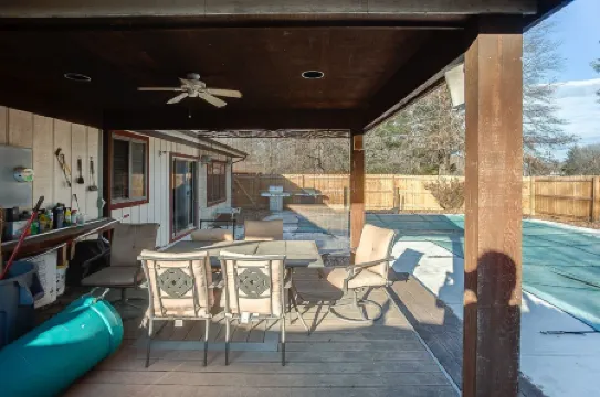 Spacious Tranquility with Private Pool 4 Bedroom Home by RedAwning