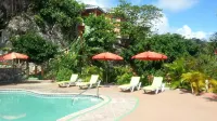 Pimento Lodge Resort - С бассейном