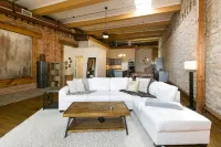 BestLocation|BridesGetReady|Photo backdrop|Families|Pets|RooftopViews|Nightlife!