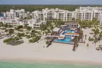 LA AMADA CANCUN LUXURY CONDO 3 BR STEPS FROM BEACH MARINA